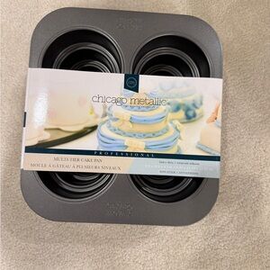BNWT Chicago Metallic Mini Multi-Tier Round Cake Pan